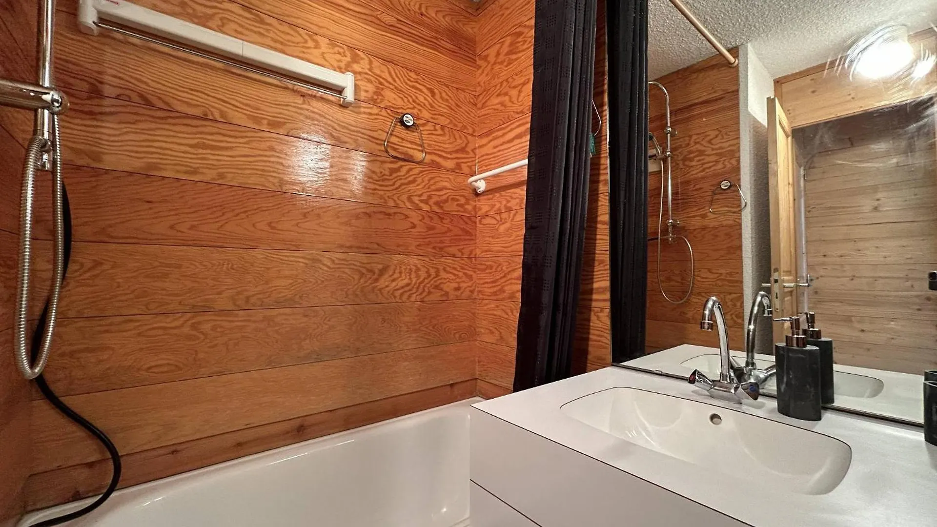 Duplex Skis Aux Pieds Avec Bureau, Wifi Et Tv Grand Ecran - Fr-1-355-252 Les Allues 0*,  France